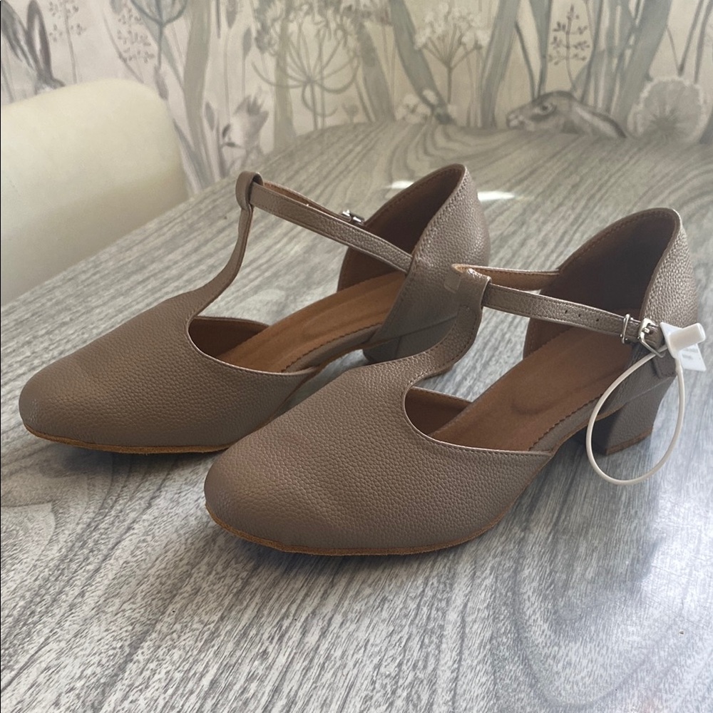 NWT Taupe Character Shoes 8.5